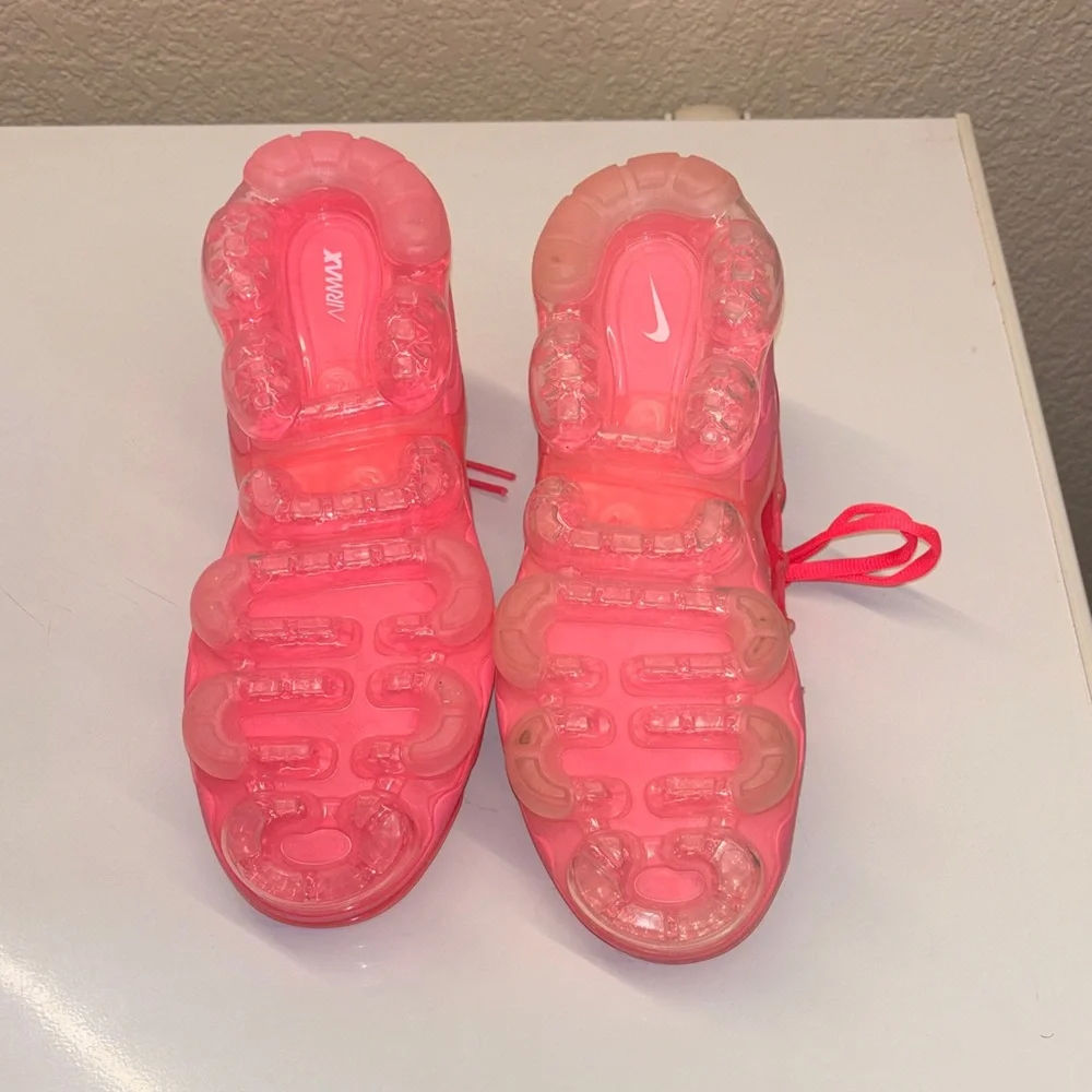 Women's Pink Nike Vapor Max - Picture 3 of 3